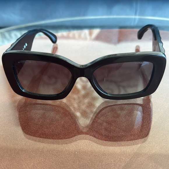 CHANEL SUNGLASSESES - Picture 12 of 14